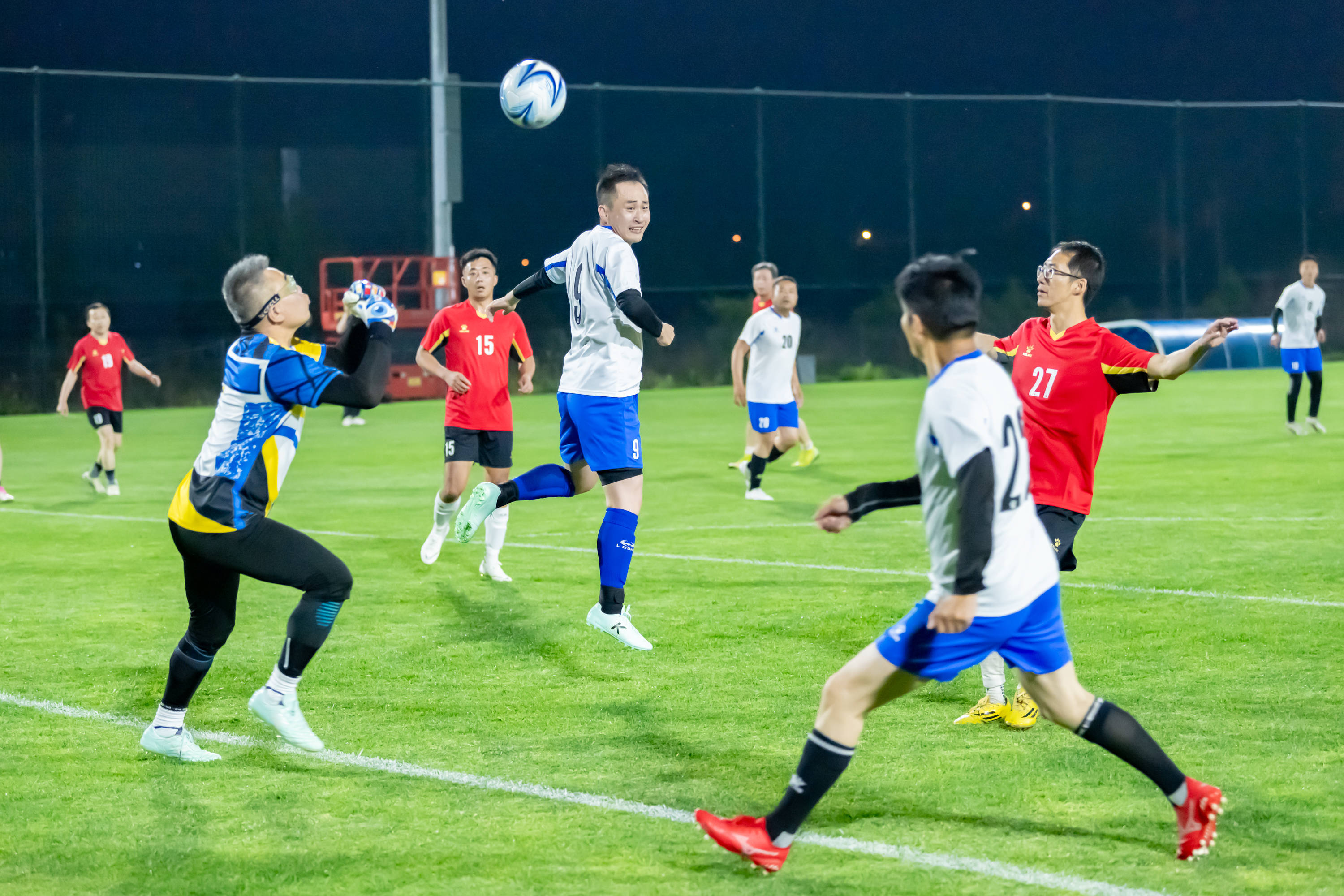 的激烈冲突 的激烈冲突